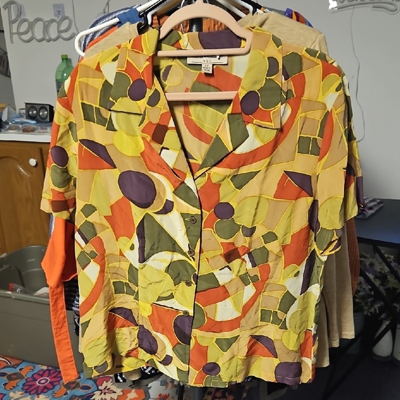 Kasper & Company Tops - Vibrant Yellow Graphic Blouse with Notched Collar